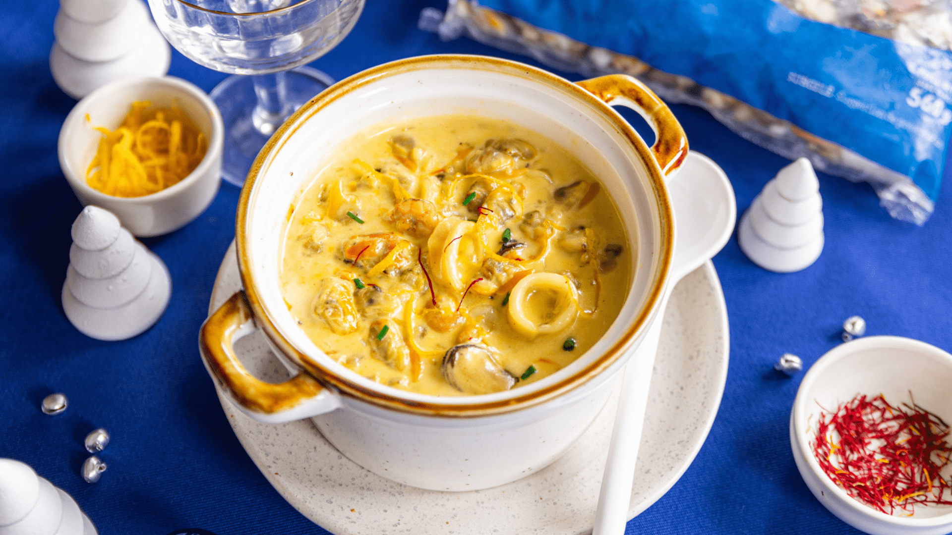 Cassolette de Fruits de Mer, Crème Safranée & Zestes d’Agrumes