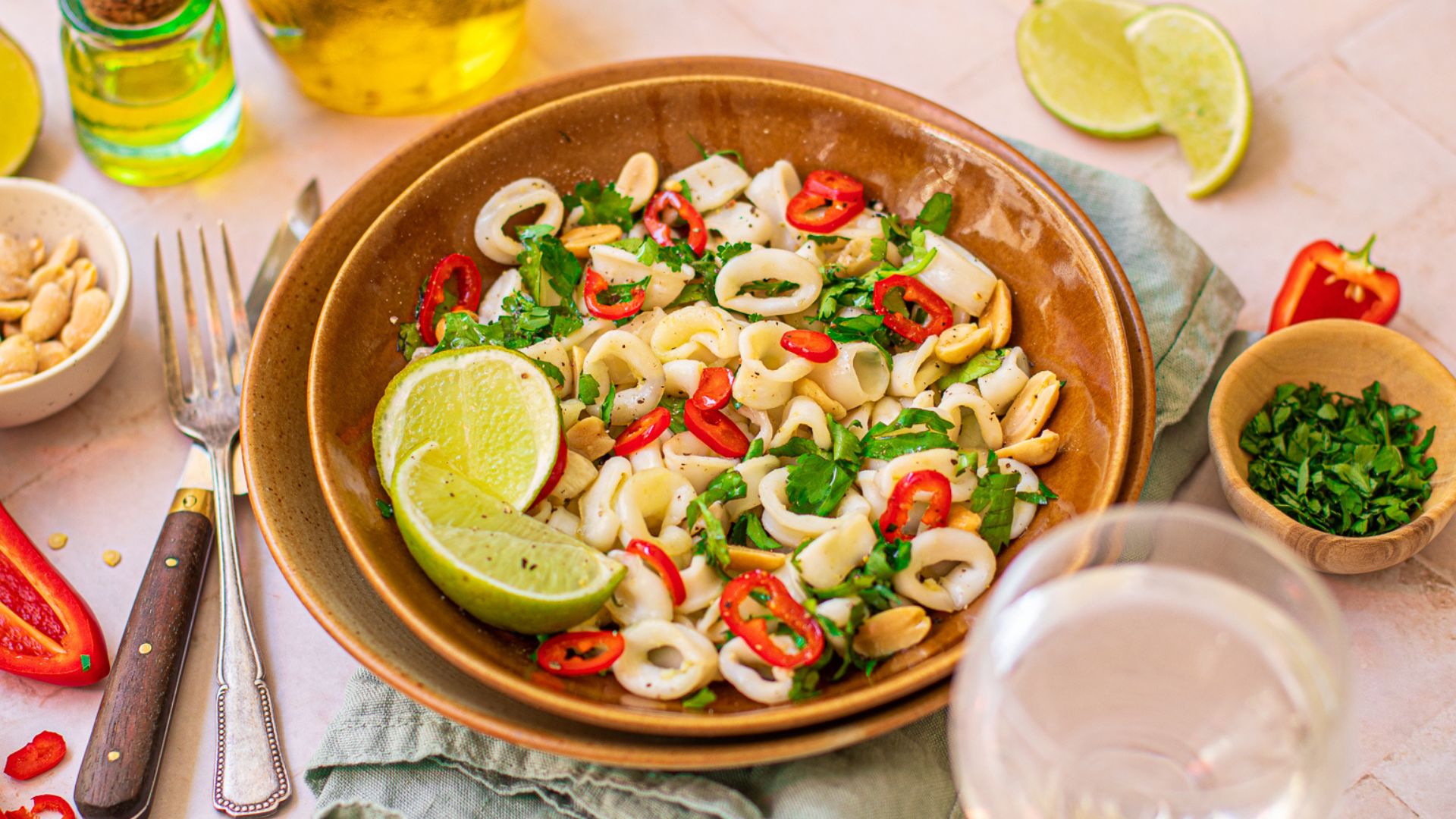 Salade de Calmar aux Piments et Herbes Fraîches